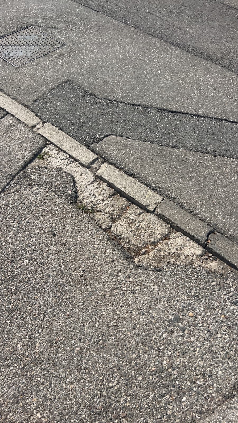 Dissesto stradale in Via Don Giacomo Trevisani